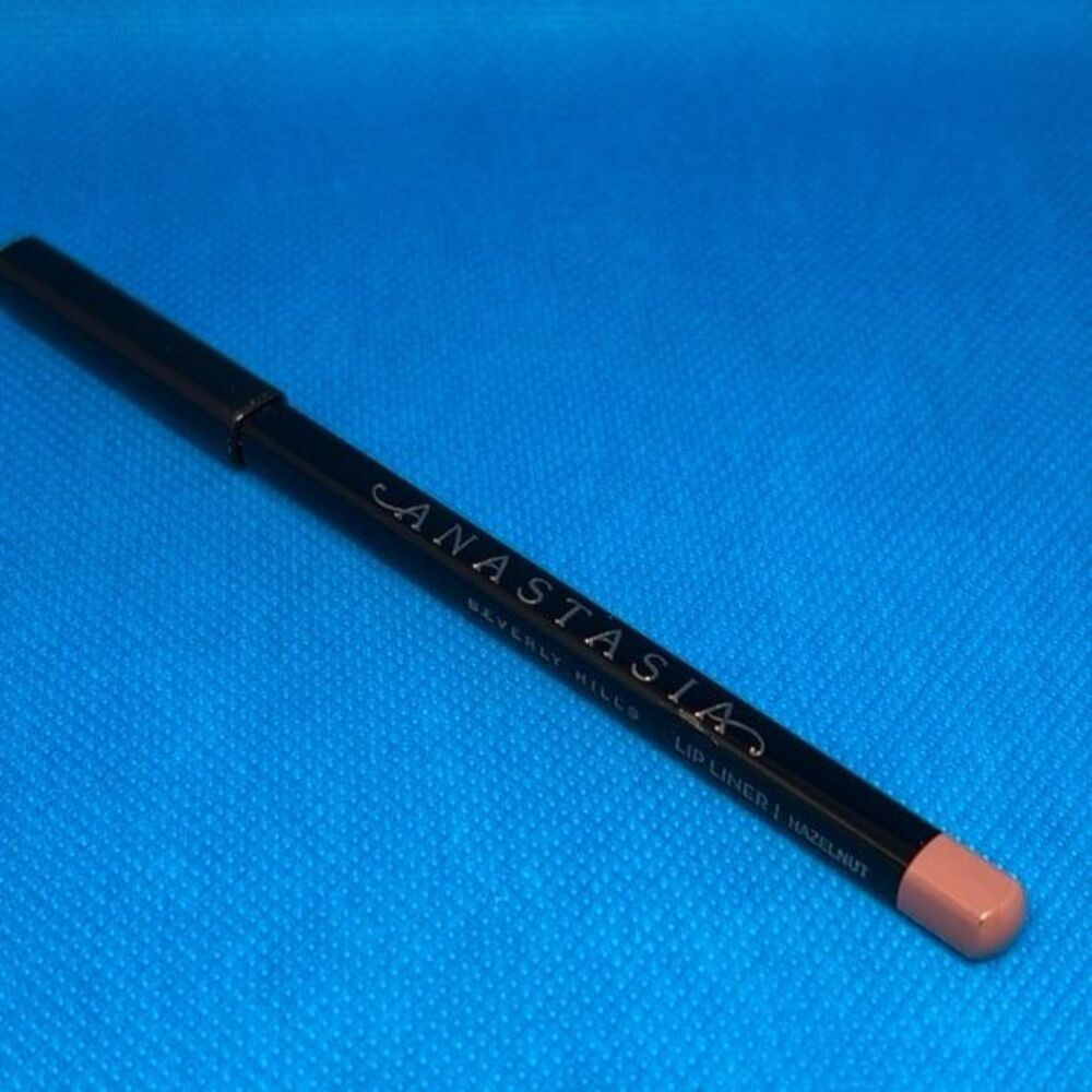 anastasia hazelnut lipliner